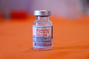Se vacunará contra COVID-19 de acuerdo al riesgo de cada paciente