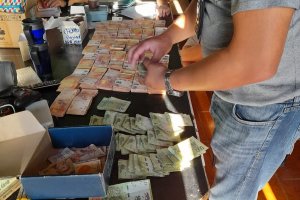 Concordia: Detuvieron a tres jóvenes estafadores con miles de dólares y pesos
