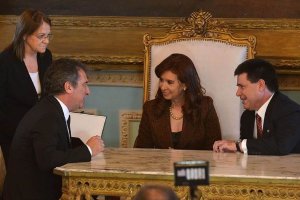 Urribarri se reunió con Cristina Fernández y propicia una marcha en su apoyo