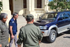 El Director de Aduana entregó una camioneta para el Escuadrón 56 de Gendarmería