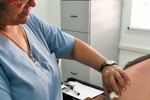 El Centro de Salud Baggio instrumenta la vacunación antigripal